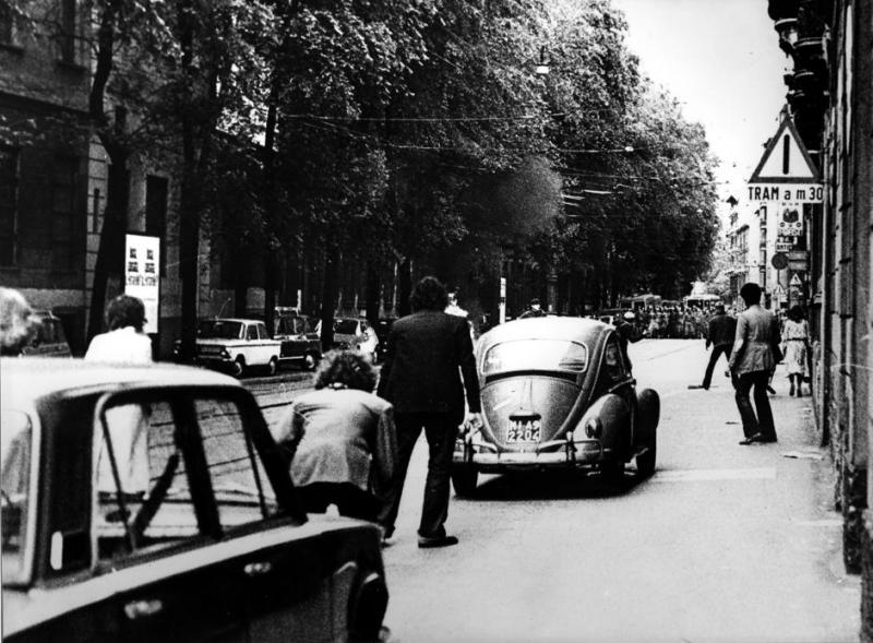 GLI “ANNI DI PIOMBO” IN UNA FOTOGRAFIA, ANZI DUE!