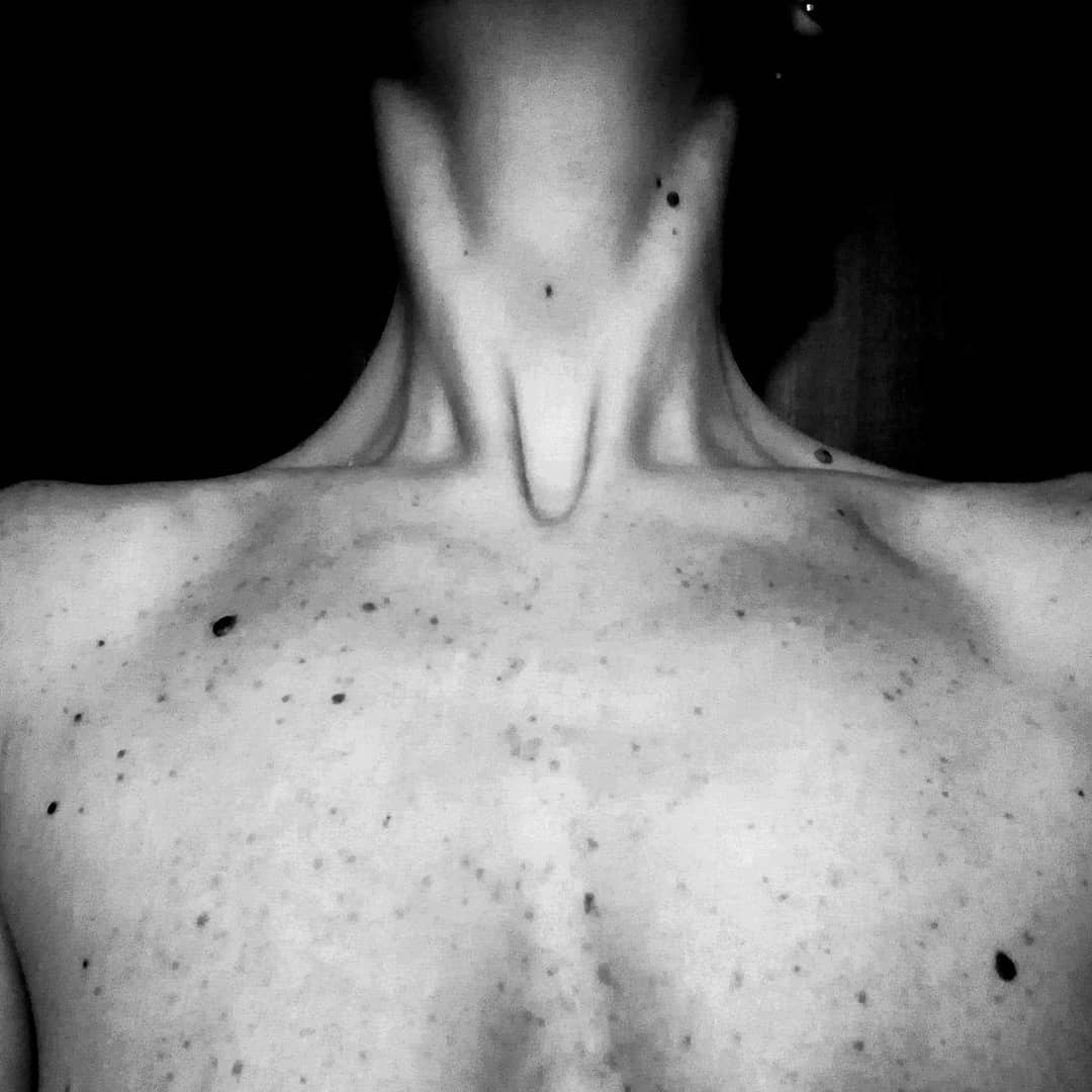 Francesca Grispello. Sulle fotoscritture del corpo come anima in amore e l’iconografia della seduzione come fragilità della bellezza